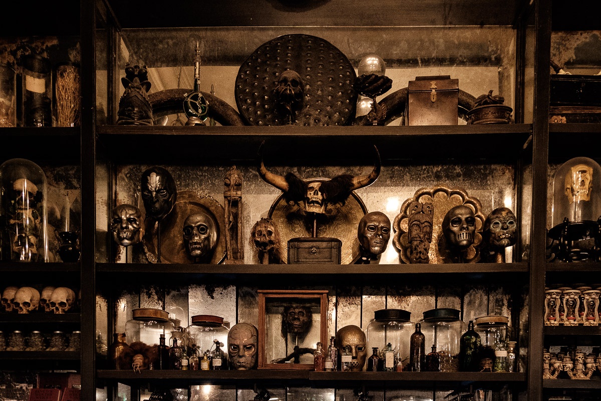 Borgin and Burkes Wall Shelves – Knockturn Alley
